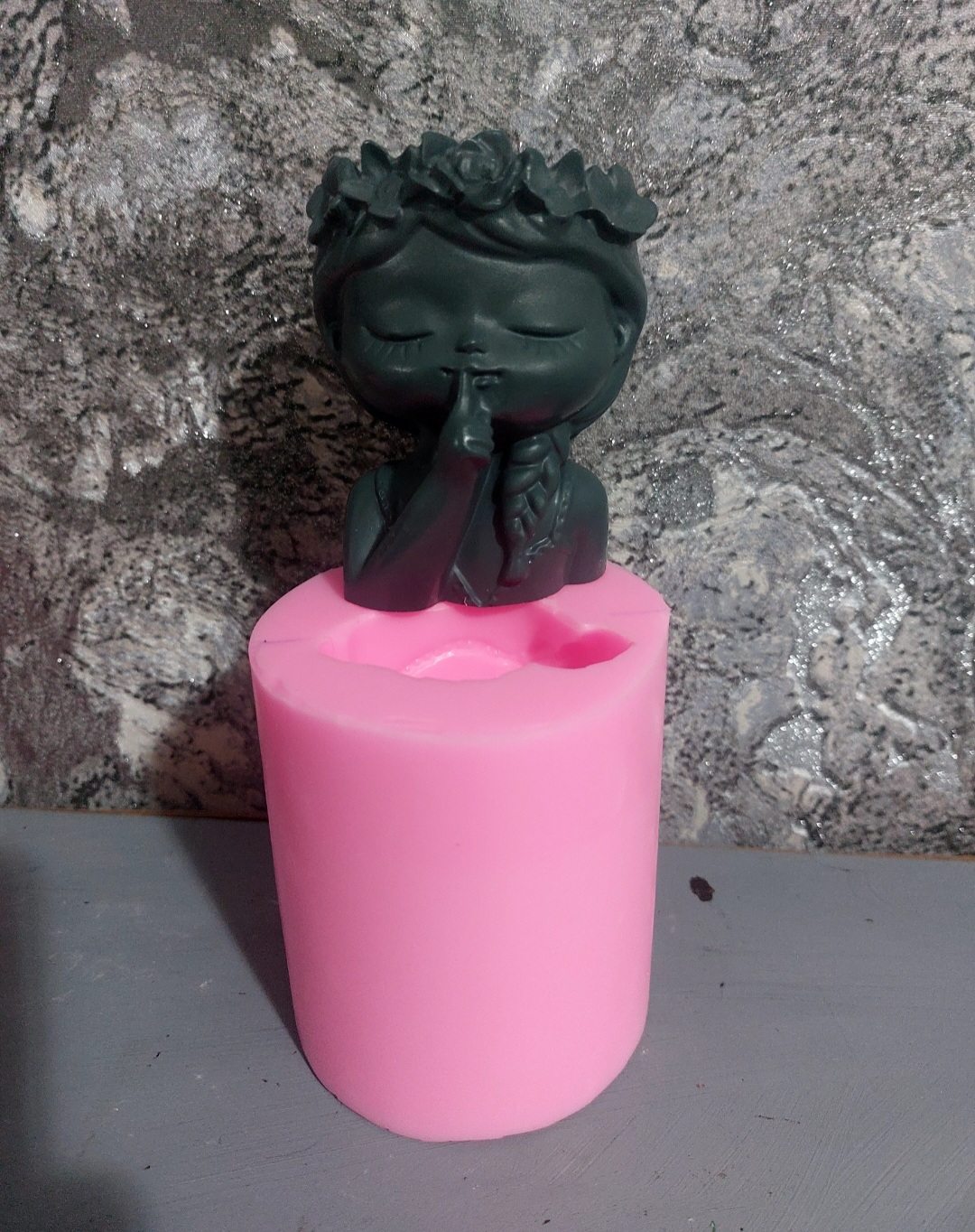 قالب سیلیکونی  گلدان دختر سکوت