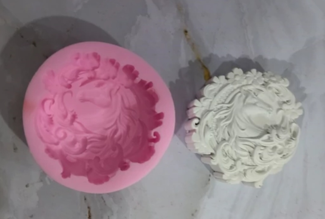 قالب سیلیکونی  اسب گرد گلدار